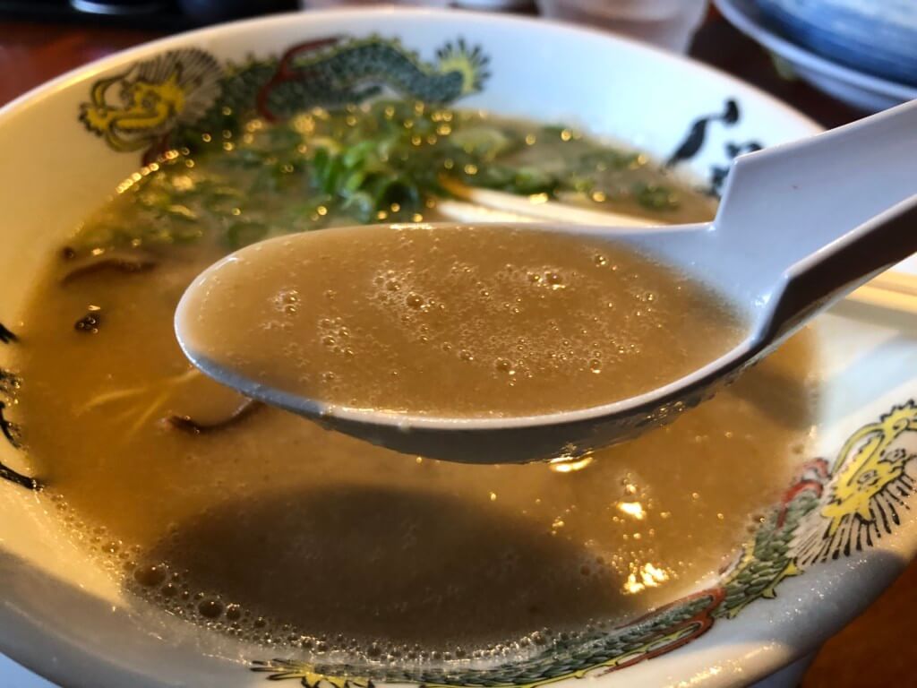 うしじまの博多ラーメンのスープ